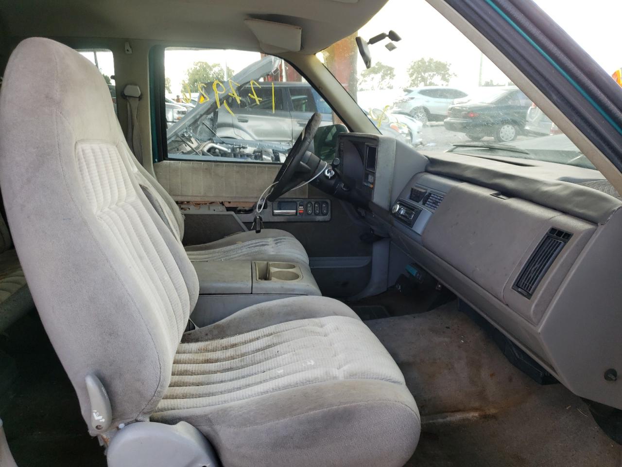 Photo 5 from auction – 1994 CHEVROLET GMT-400 C1 with VIN 2GCEC19K6R1174342