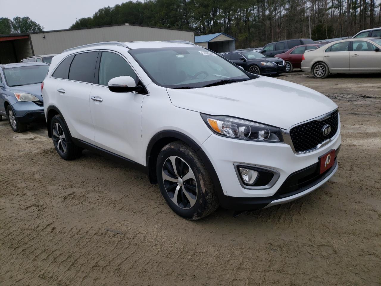 KIA SORENTO EX 2016 with VIN 5XYPH4A14GG057456 - Photo from auction