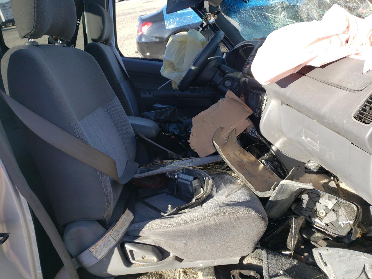 Photo 5 from auction – 2000 NISSAN FRONTIER C with VIN 1N6ED27TXYC316454