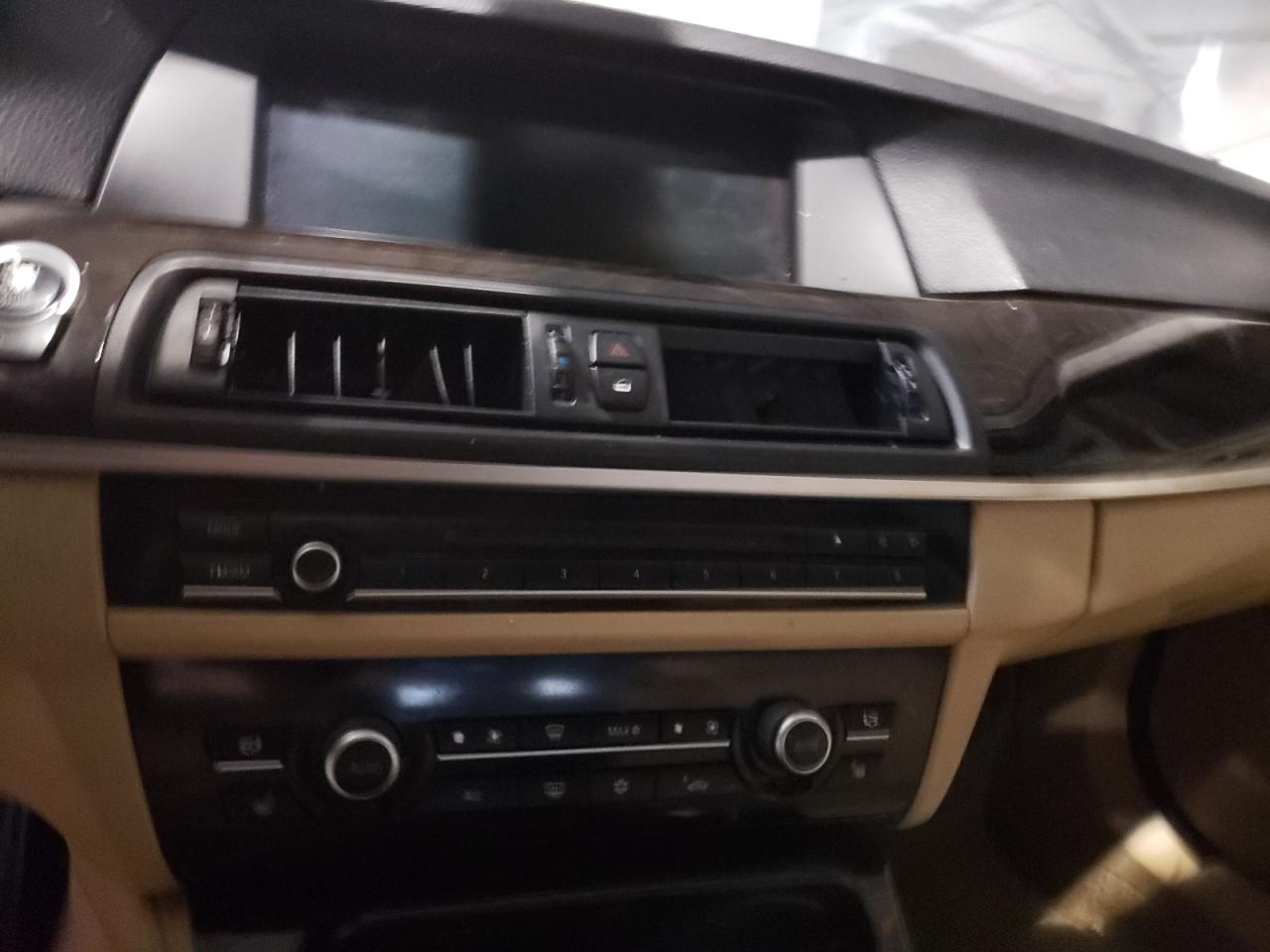 Photo 9 from auction – 2012 BMW 528 XI with VIN WBAXH5C50CDW05822