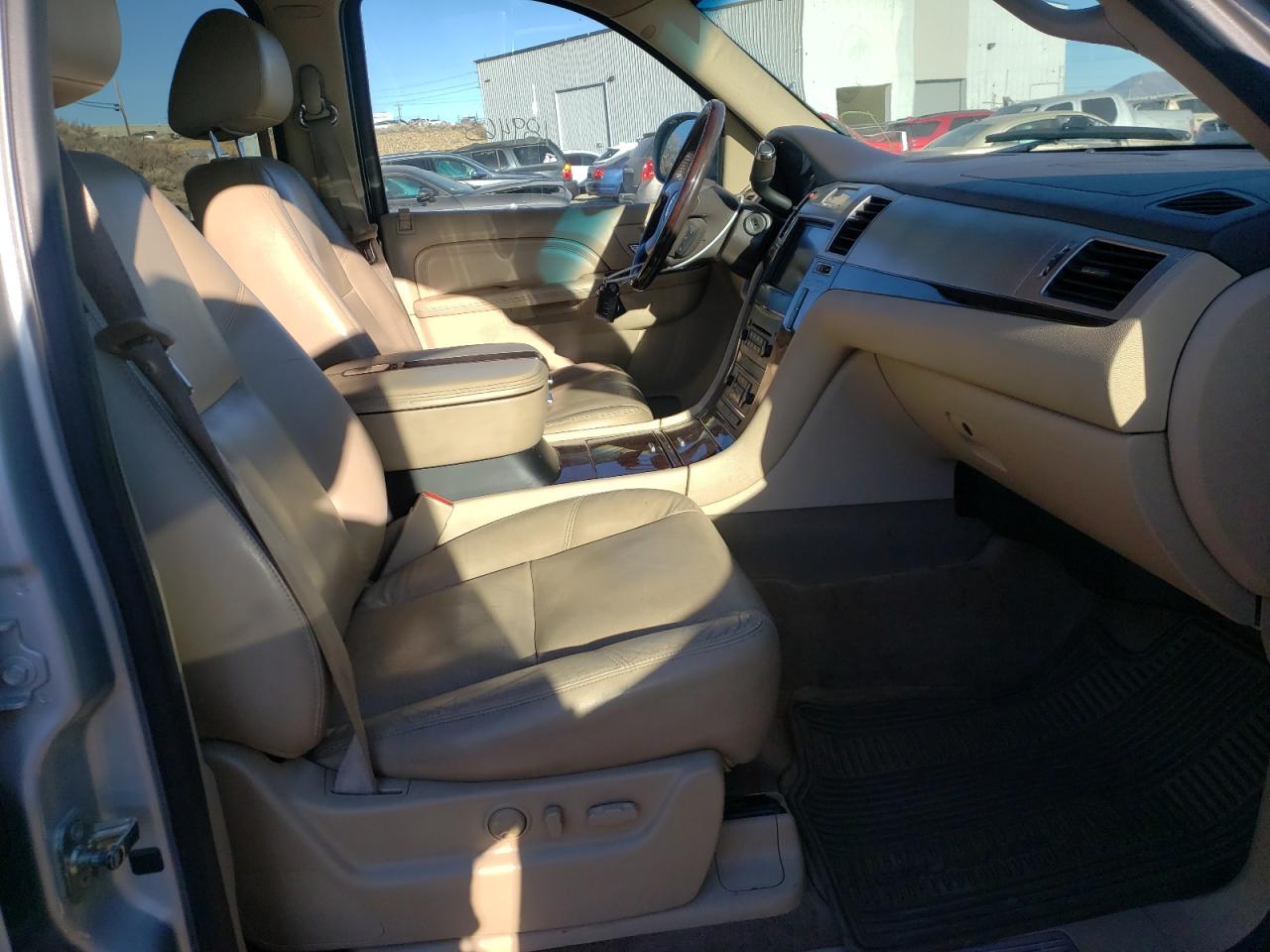Photo 5 from auction – 2011 CADILLAC ESCALADE E with VIN 1GYS4HEFXBR344937
