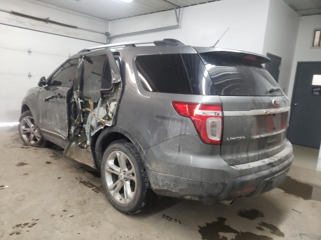 Photo 3 from auction – 2014 FORD EXPLORER L with VIN 1FM5K8F83EGB50724