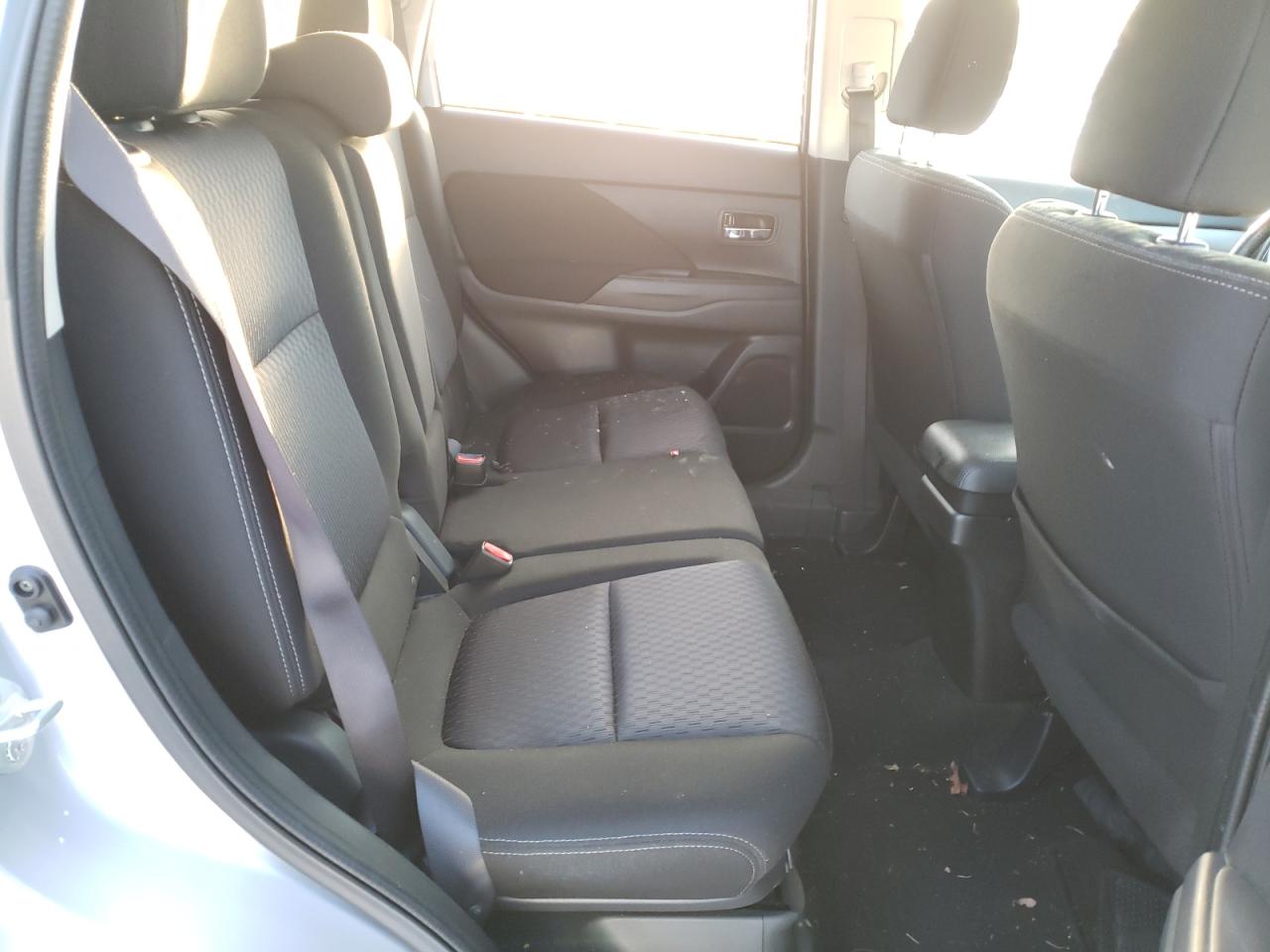 Photo 6 from auction – 2015 MITSUBISHI OUTLANDER with VIN JA4AZ2A35FZ603149