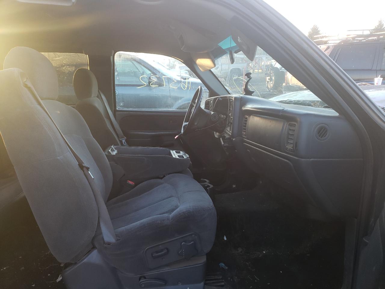 Photo 5 from auction – 2002 CHEVROLET SILVERADO with VIN 1GCHK29G82E254893