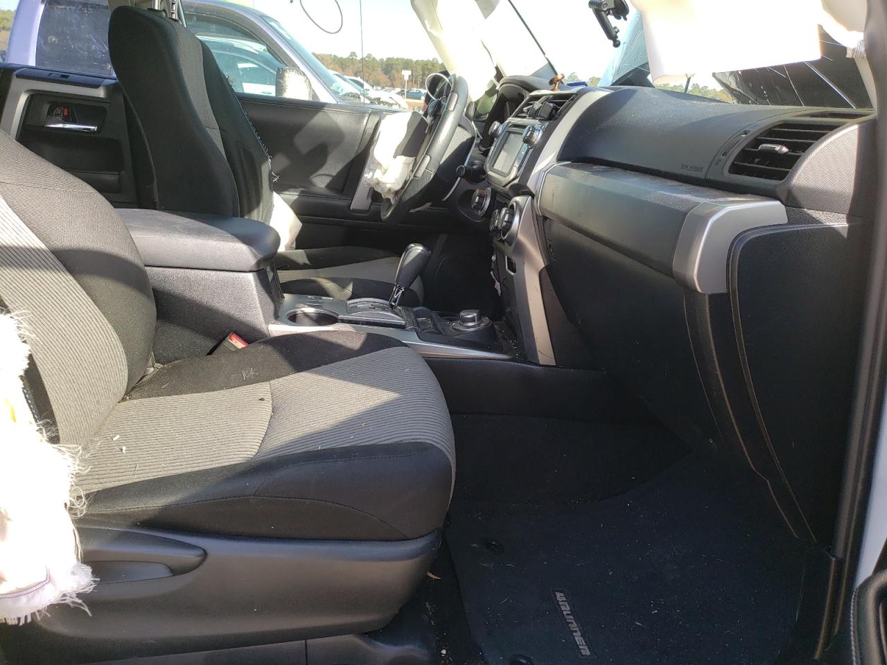 Photo 5 from auction – 2019 TOYOTA 4RUNNER SR with VIN JTEBU5JR2K5717959