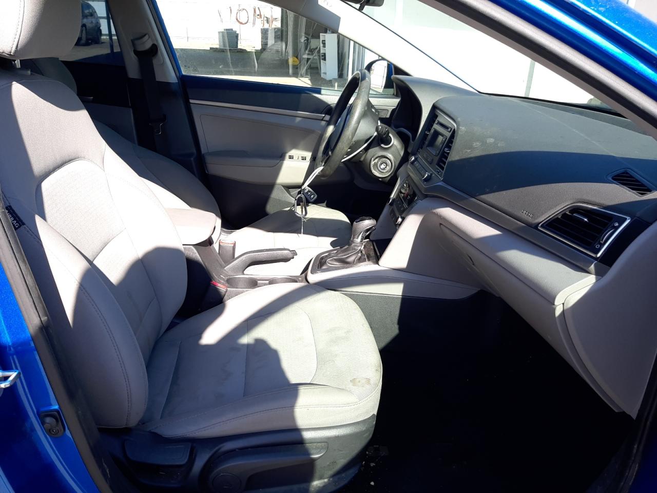 Photo 5 from auction – 2017 HYUNDAI ELANTRA SE with VIN 5NPD74LF6HH166512