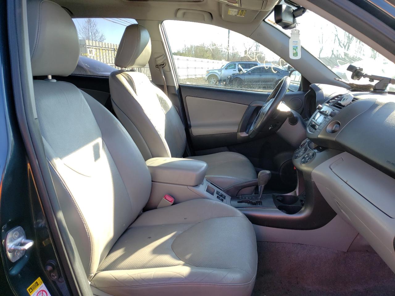 Photo 5 from auction – 2010 TOYOTA RAV4 LIMIT with VIN JTMDF4DV6AD026223