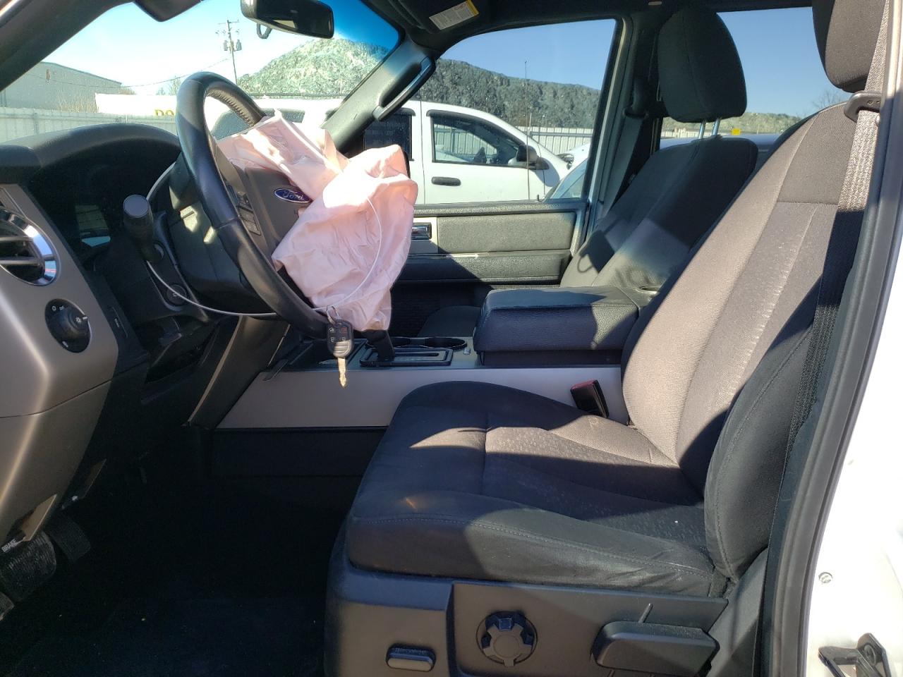 Photo 5 from auction – 2016 FORD EXPEDITION with VIN 1FMJK1HT9GEF21908