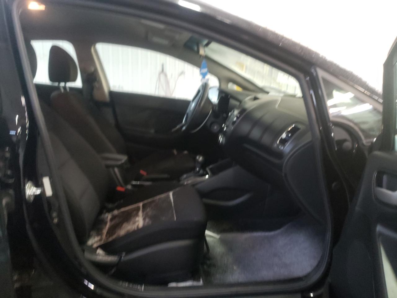 Photo 5 from auction – 2018 KIA FORTE LX with VIN 3KPFK4A73JE273742