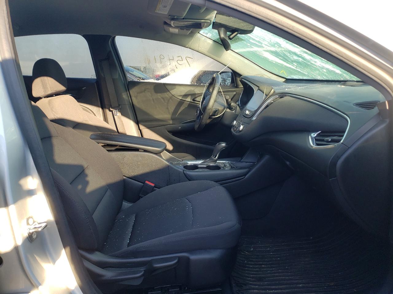 Photo 5 from auction – 2017 CHEVROLET MALIBU LT with VIN 1G1ZE5ST0HF286558
