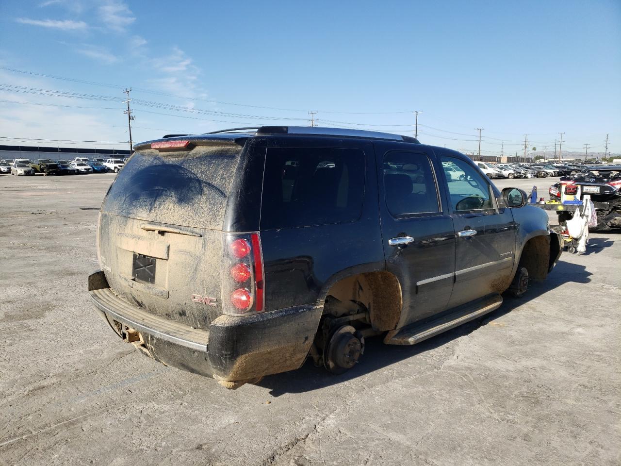 Photo 4 from auction – 2011 GMC YUKON DENA with VIN 1GKS2EEFXBR378519