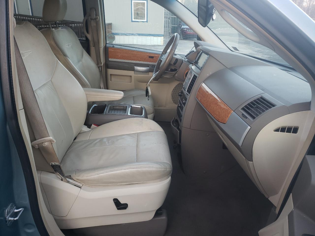 Photo 5 from auction – 2008 CHRYSLER TOWN & COU with VIN 2A8HR64X28R767040