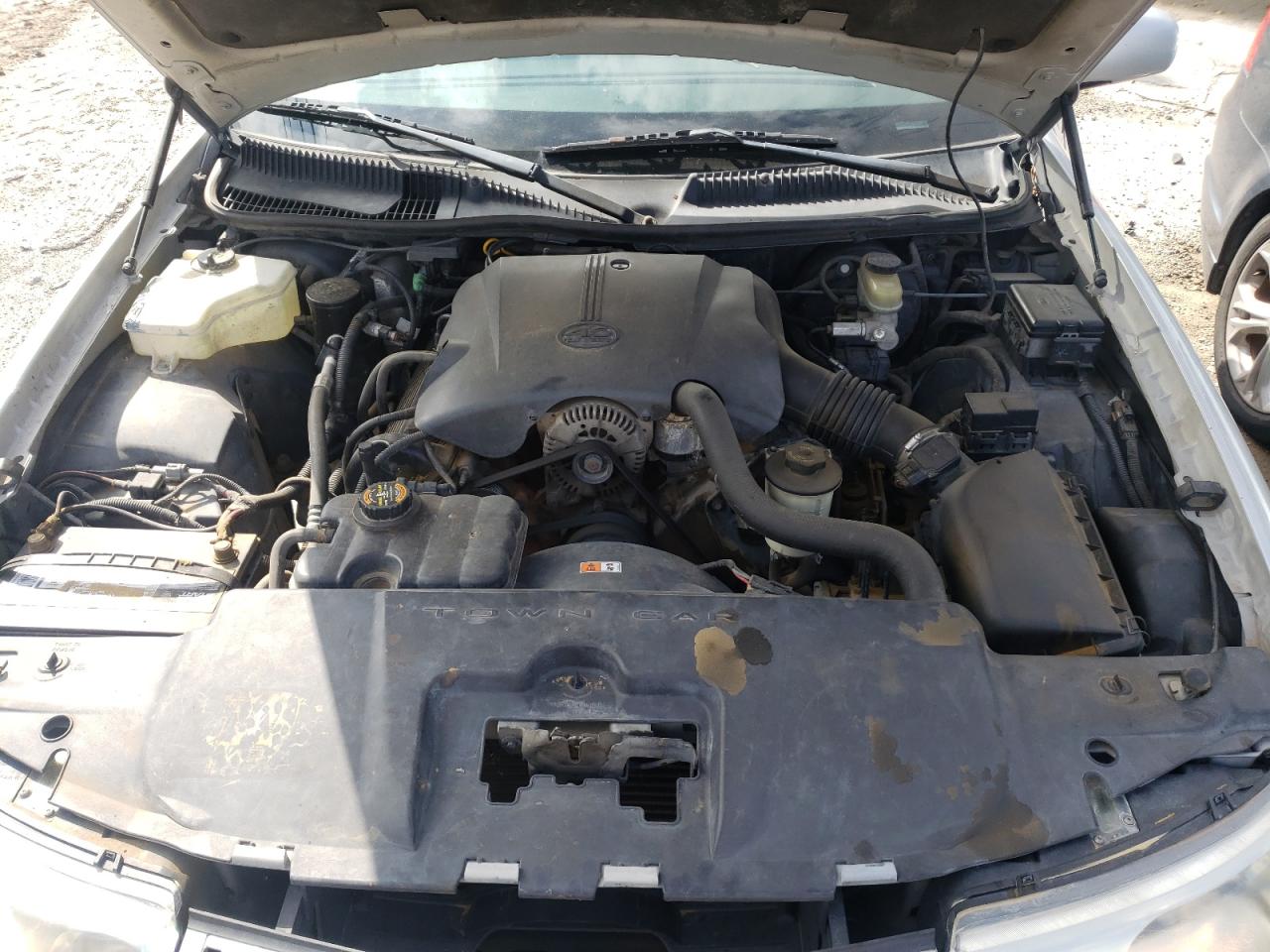 Photo 7 from auction – 2000 LINCOLN TOWN CAR E with VIN 1LNHM81W2YY940737