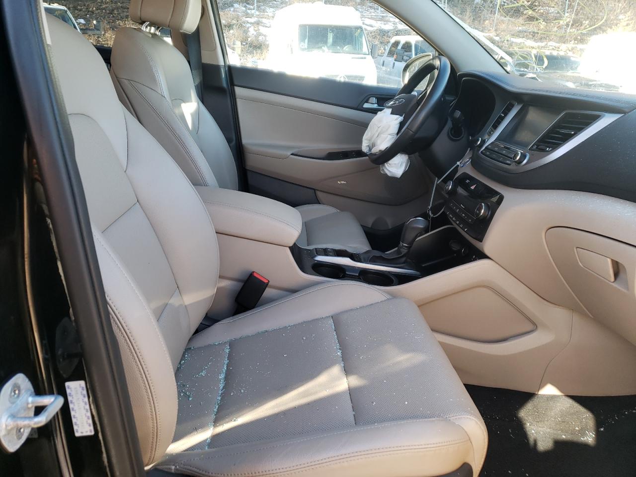 Photo 5 from auction – 2018 HYUNDAI TUCSON SEL with VIN KM8J3CA49JU710860