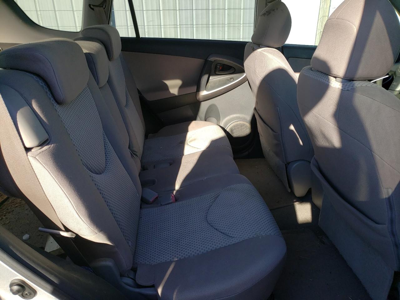 Photo 6 from auction – 2008 TOYOTA RAV4 with VIN JTMBD33V385162998