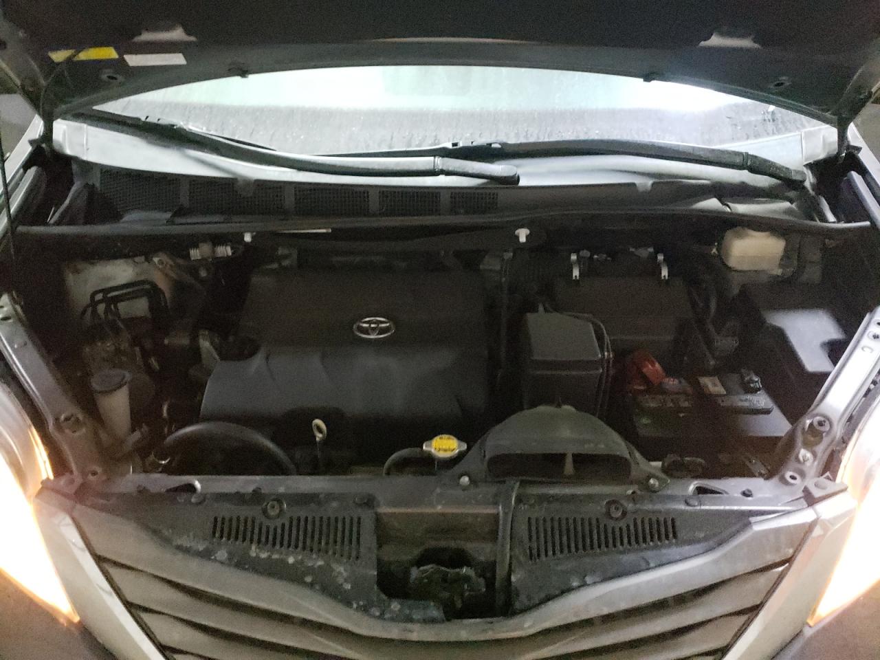 Photo 7 from auction – 2014 TOYOTA SIENNA XLE with VIN 5TDDK3DC3ES086152