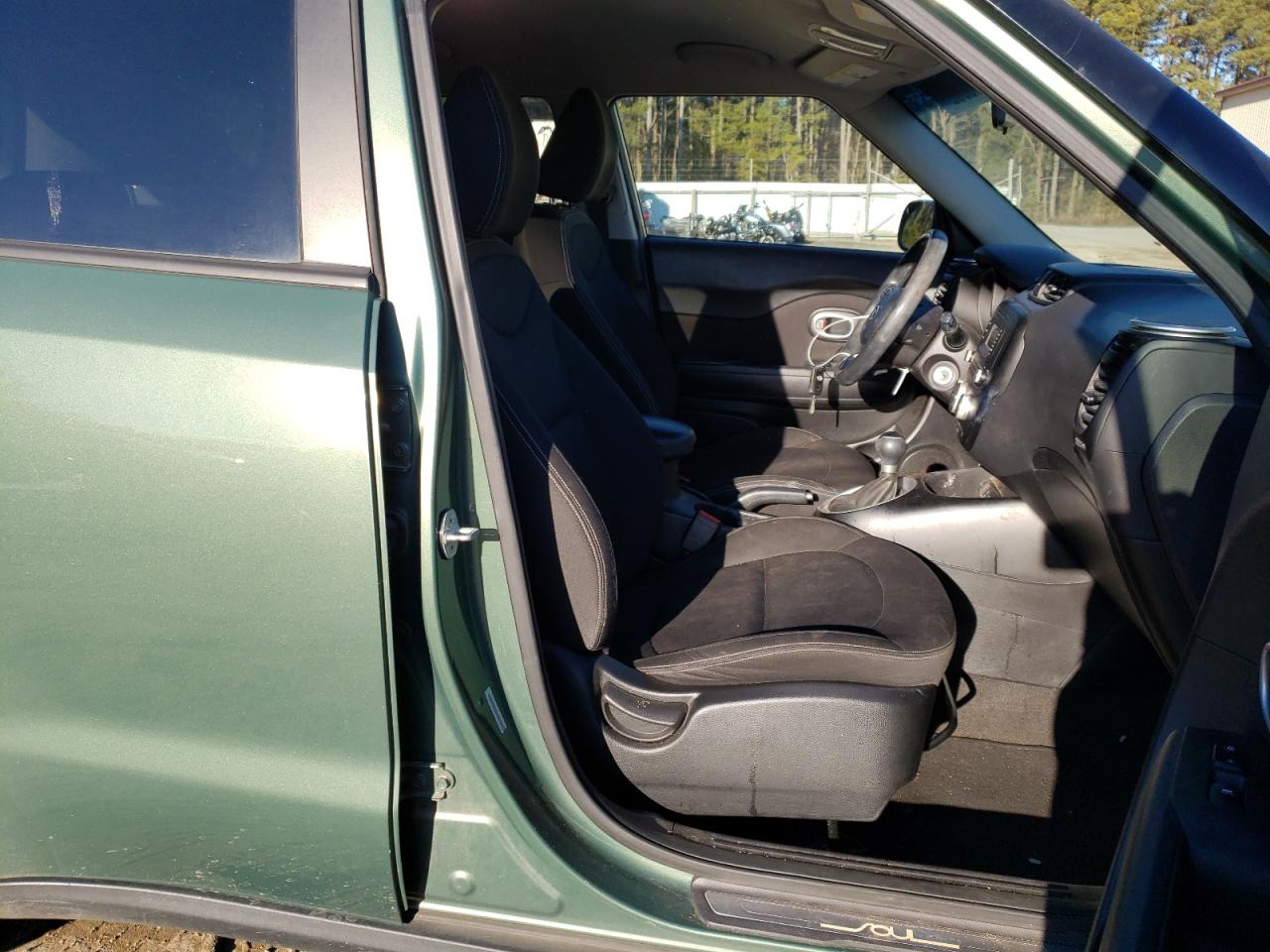 Photo 5 from auction – 2014 KIA SOUL with VIN KNDJN2A23E7046938
