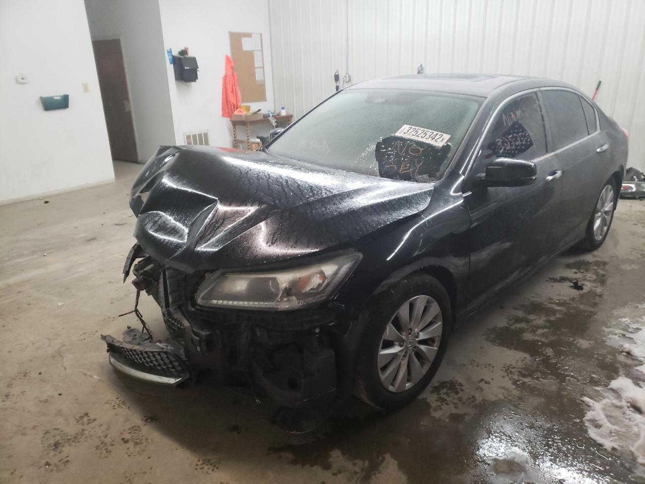 Photo 2 from auction – 2015 HONDA ACCORD EXL with VIN 1HGCR2F8XFA095537