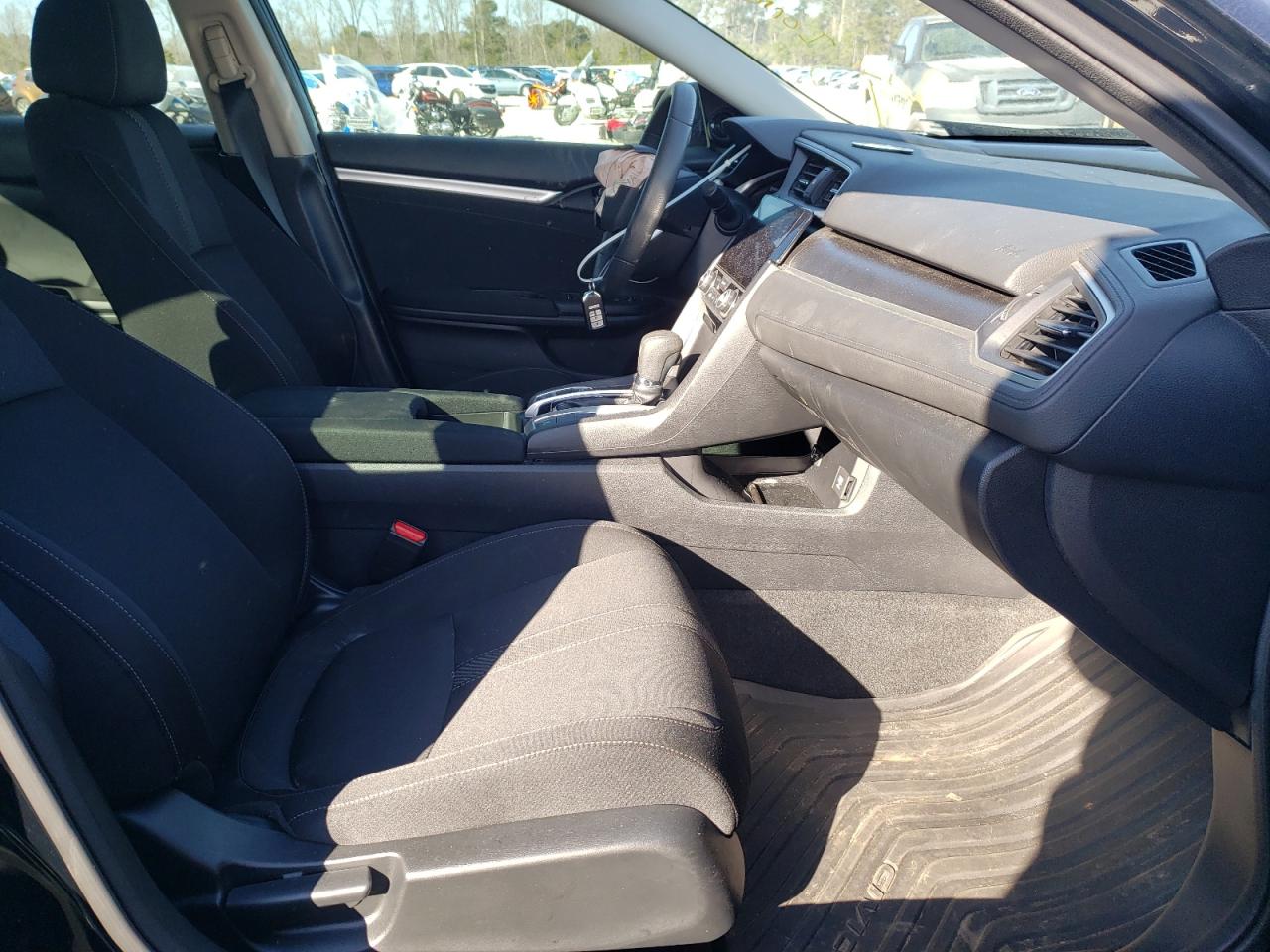 Photo 5 from auction – 2017 HONDA CIVIC EX with VIN 19XFC2F71HE077335