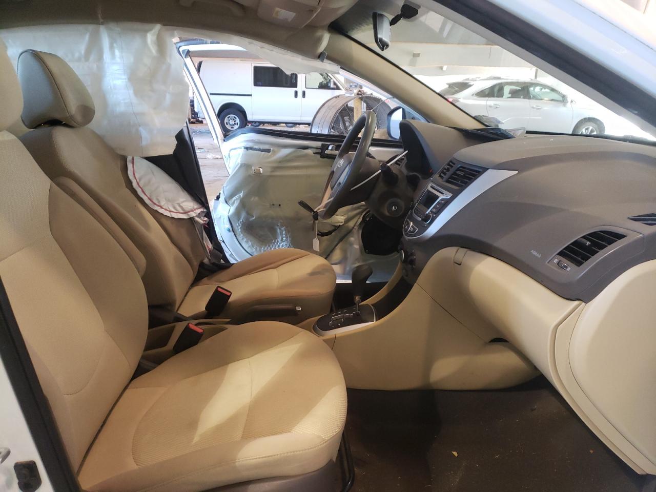 Photo 5 from auction – 2014 HYUNDAI ACCENT GLS with VIN KMHCT4AE9EU677548