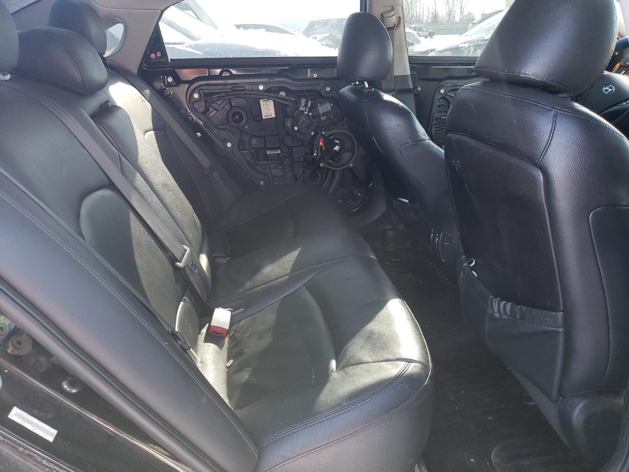 Photo 6 from auction – 2011 HYUNDAI SONATA SE with VIN 5NPEC4AC3BH132253