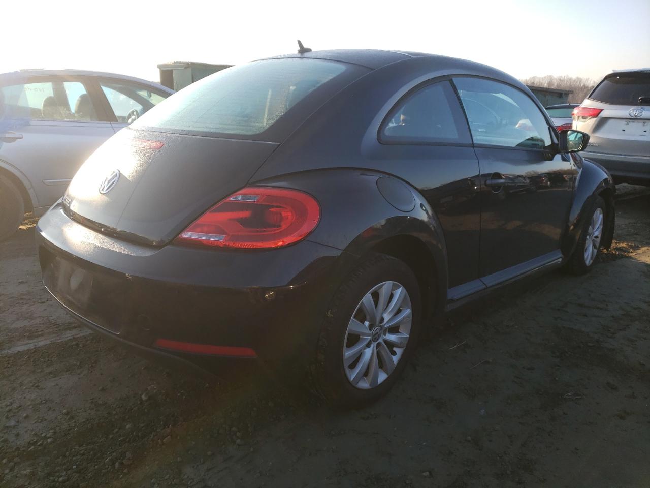 Photo 4 from auction – 2013 VOLKSWAGEN BEETLE with VIN 3VWFP7AT6DM630693