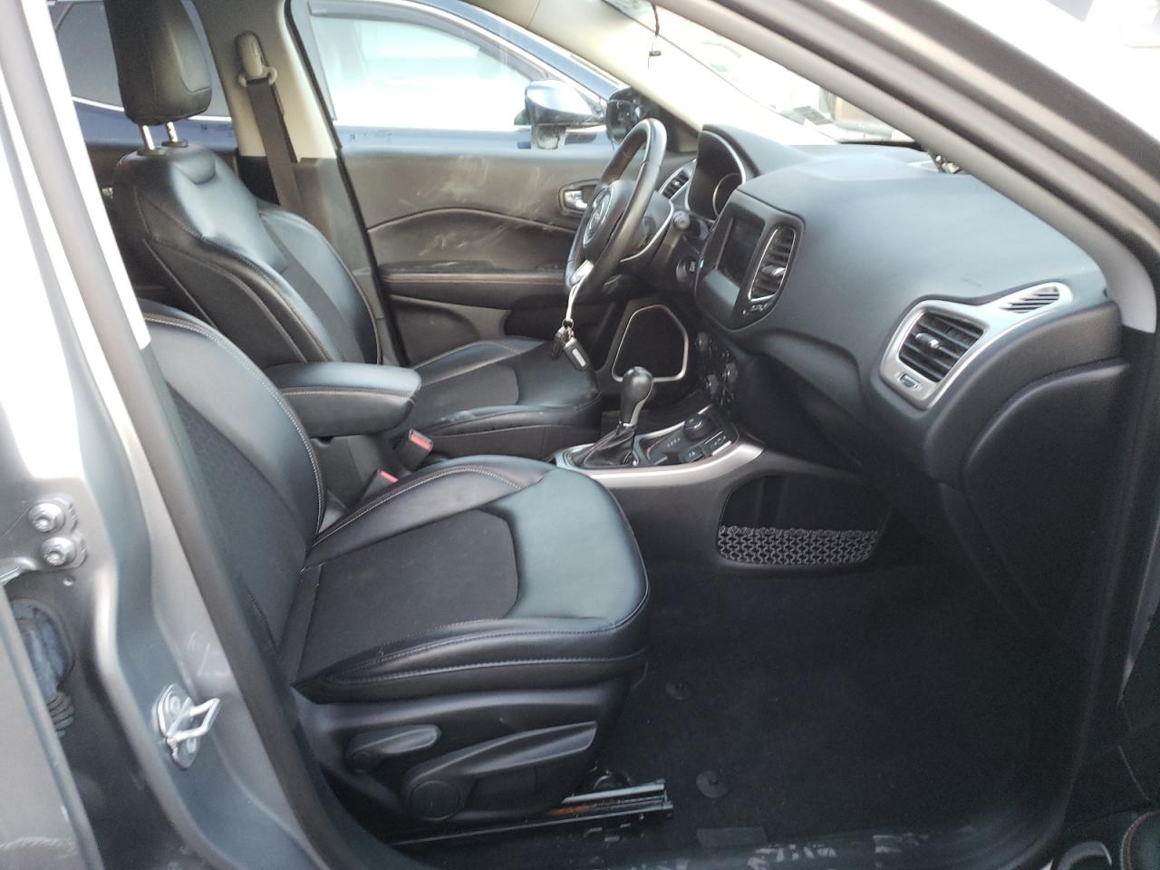 Photo 5 from auction – 2017 JEEP COMPASS LA with VIN 3C4NJDBB1HT641519