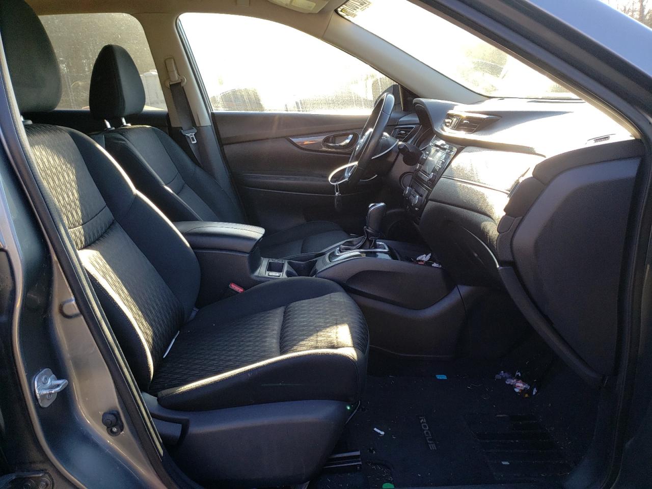 Photo 5 from auction – 2017 NISSAN ROGUE S with VIN KNMAT2MT8HP558368