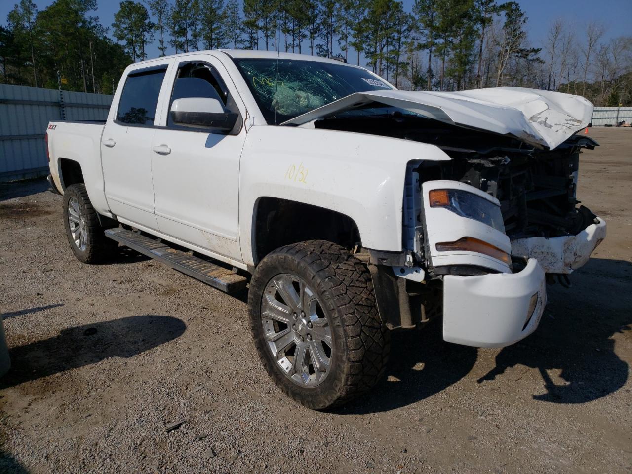 CHEVROLET SILVERADO 2017 with VIN 3GCUKREC5HG239778 - Photo from auction