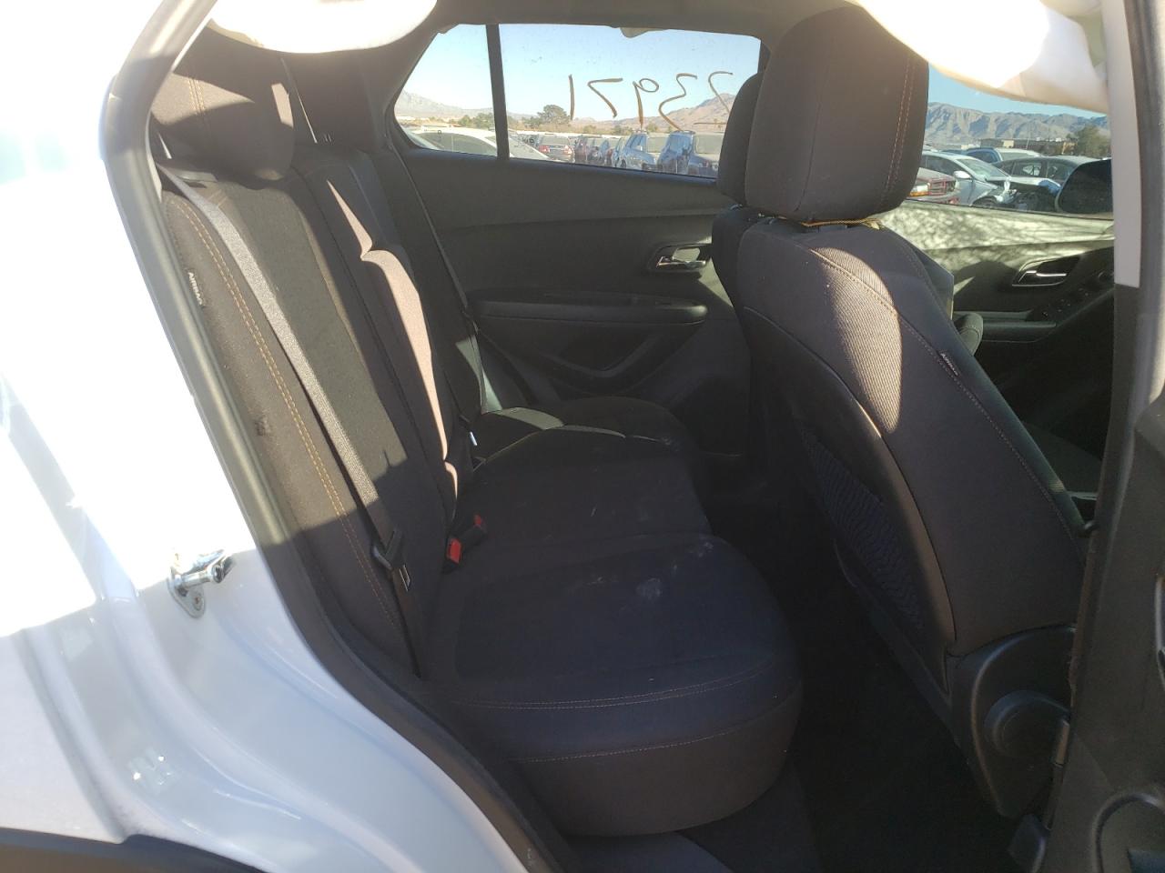 Photo 6 from auction – 2020 CHEVROLET TRAX LS with VIN KL7CJKSB3LB091632
