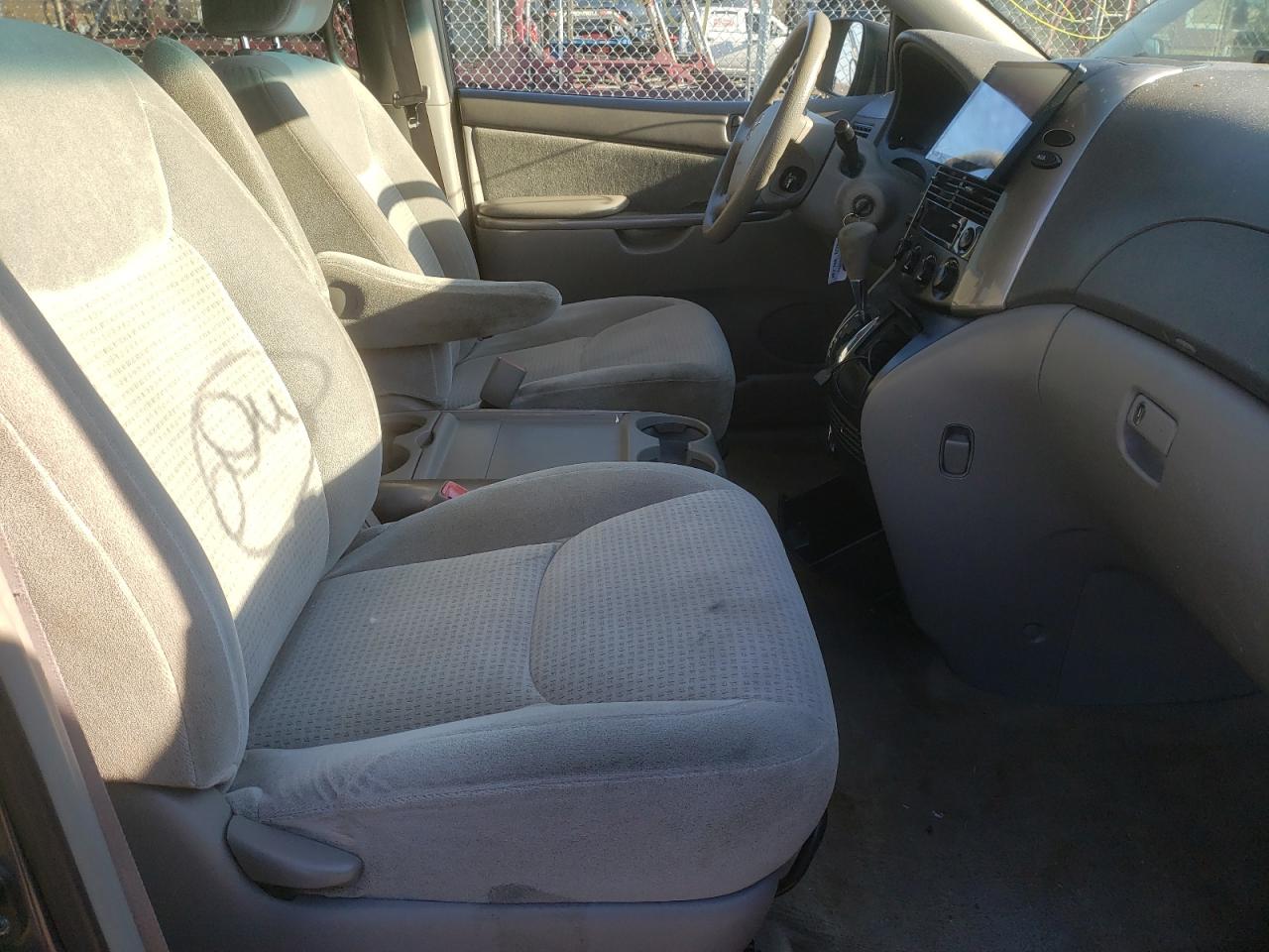Photo 5 from auction – 2010 TOYOTA SIENNA CE with VIN 5TDKK4CC6AS295166
