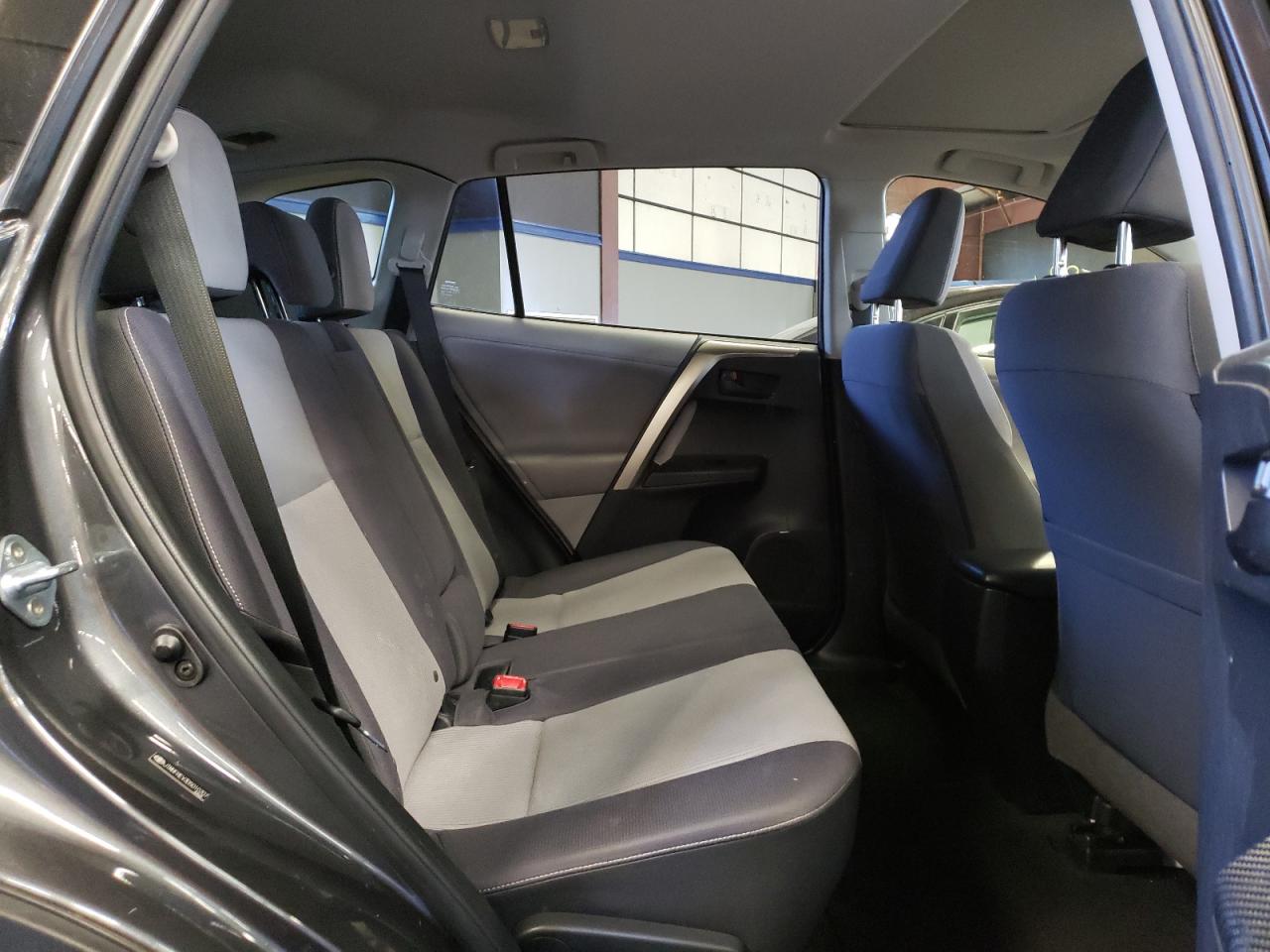 Photo 6 from auction – 2013 TOYOTA RAV4 XLE with VIN JTMRFREV3D5010707