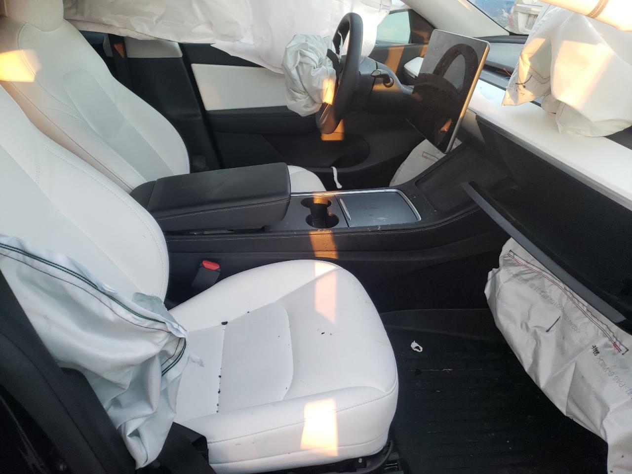 Photo 5 from auction – 2021 TESLA MODEL Y with VIN 5YJYGDEE1MF195897