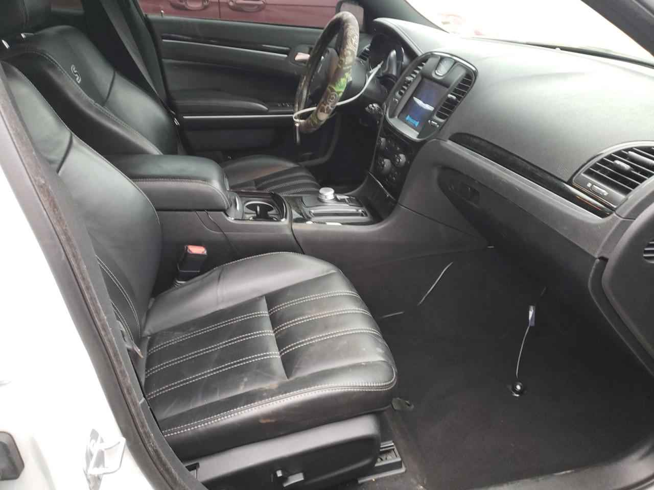 Photo 5 from auction – 2019 CHRYSLER 300 S with VIN 2C3CCABG3KH516361