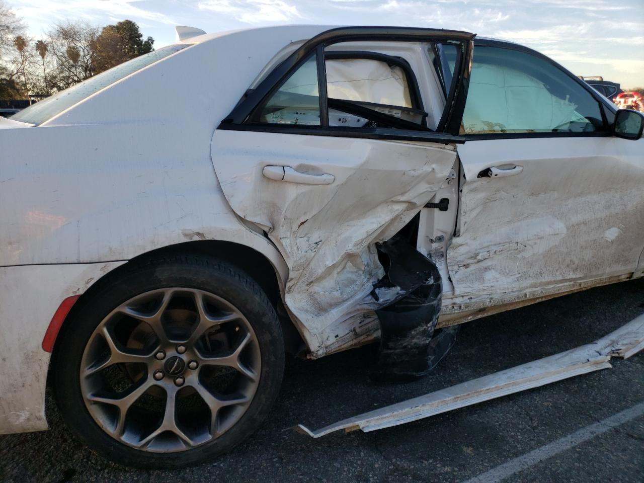 Photo 9 from auction – 2017 CHRYSLER 300 S with VIN 2C3CCABG7HH512175