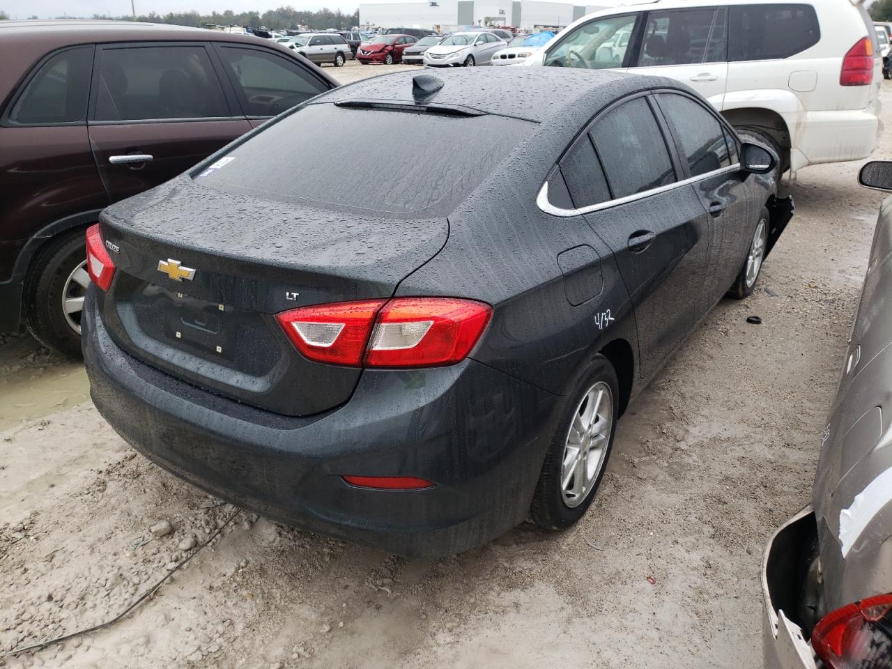 Photo 4 from auction – 2018 CHEVROLET CRUZE LT with VIN 1G1BE5SMXJ7204684
