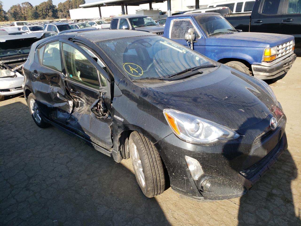 TOYOTA PRIUS C 2017 with VIN JTDKDTB37H1592072 - Photo from auction