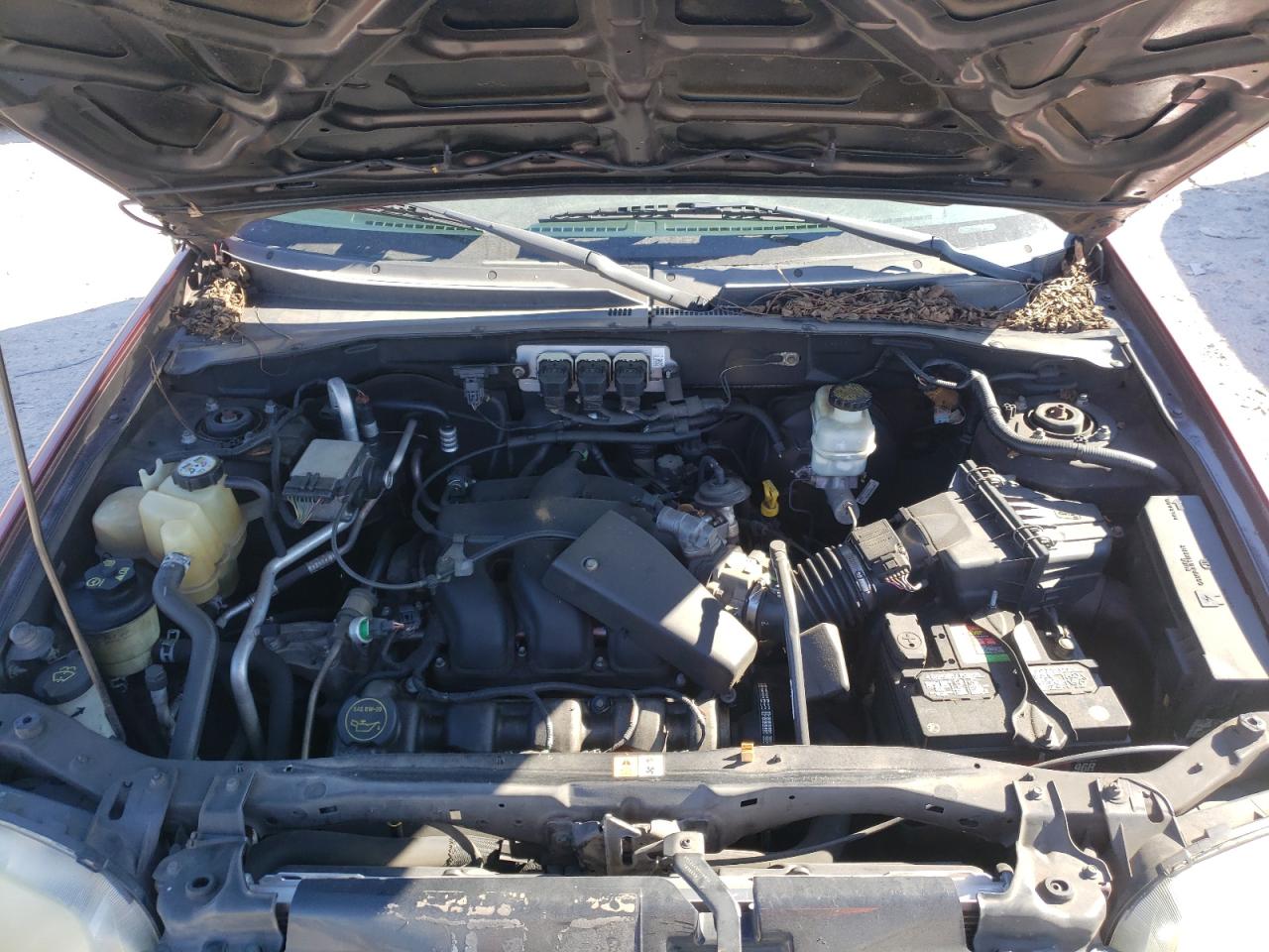 Photo 7 from auction – 2005 FORD ESCAPE XLT with VIN 1FMYU93105KD27781