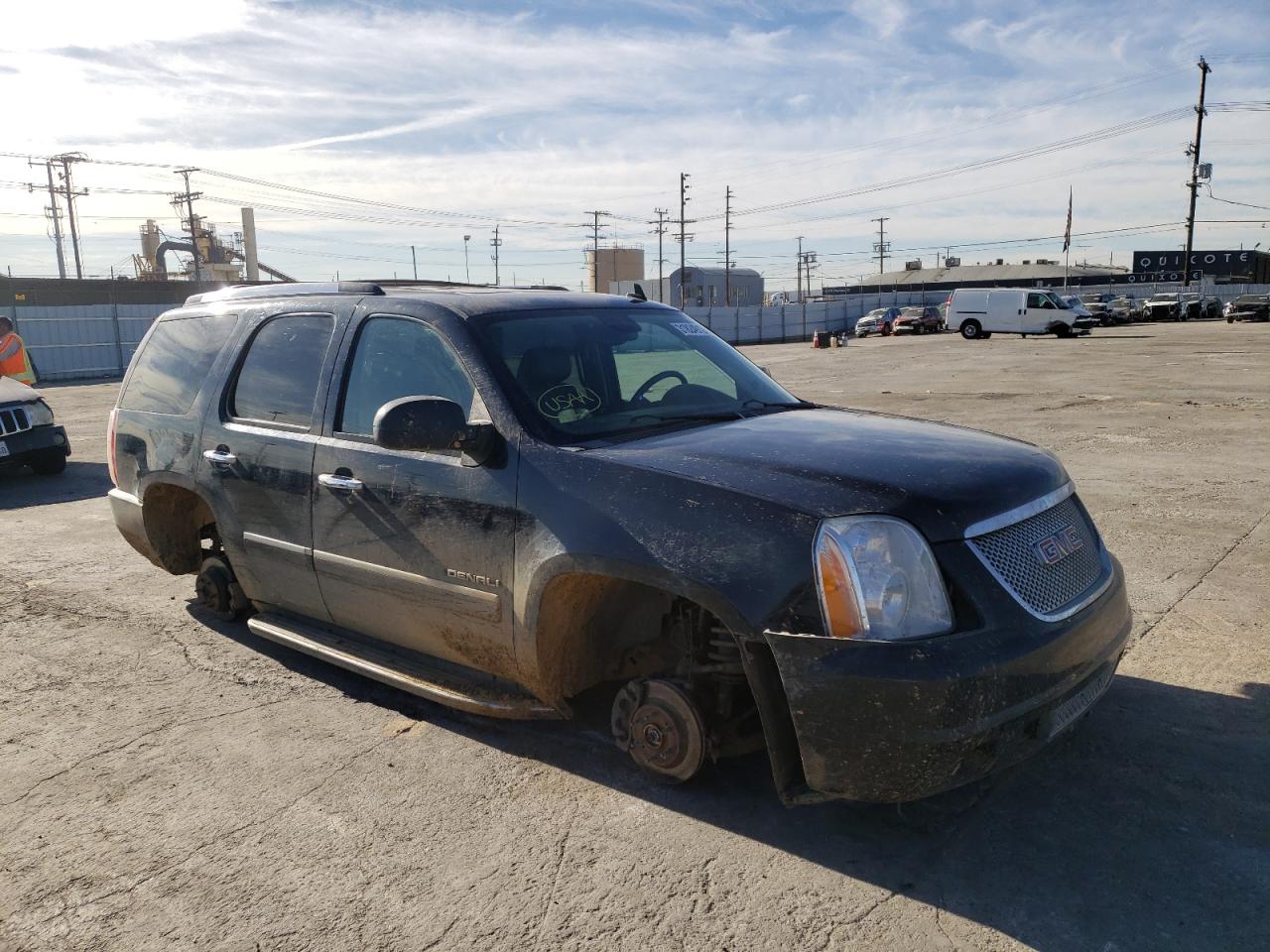 GMC YUKON DENA 2011 with VIN 1GKS2EEFXBR378519 - Photo from auction