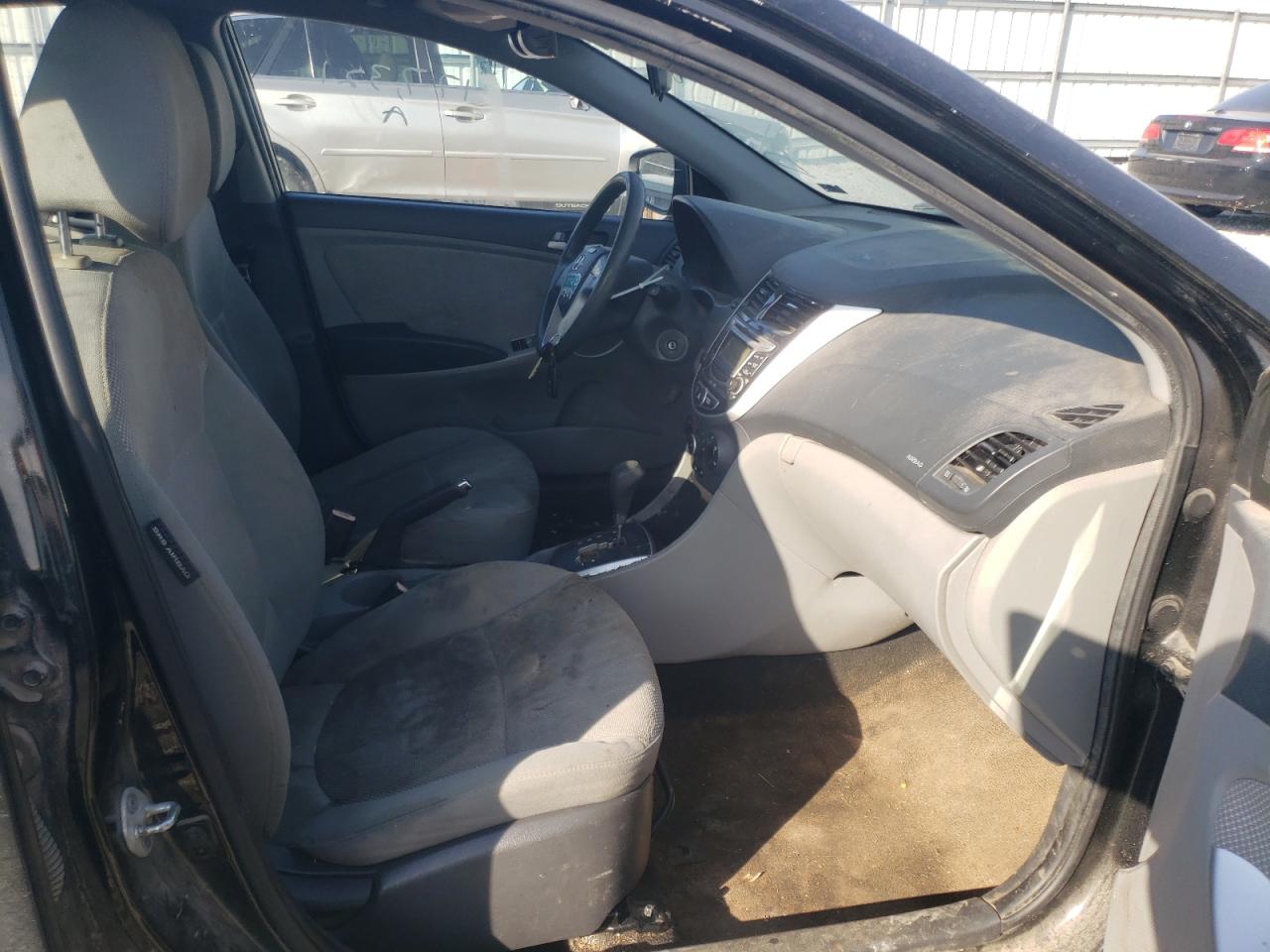 Photo 5 from auction – 2013 HYUNDAI ACCENT GLS with VIN KMHCT4AE2DU479117