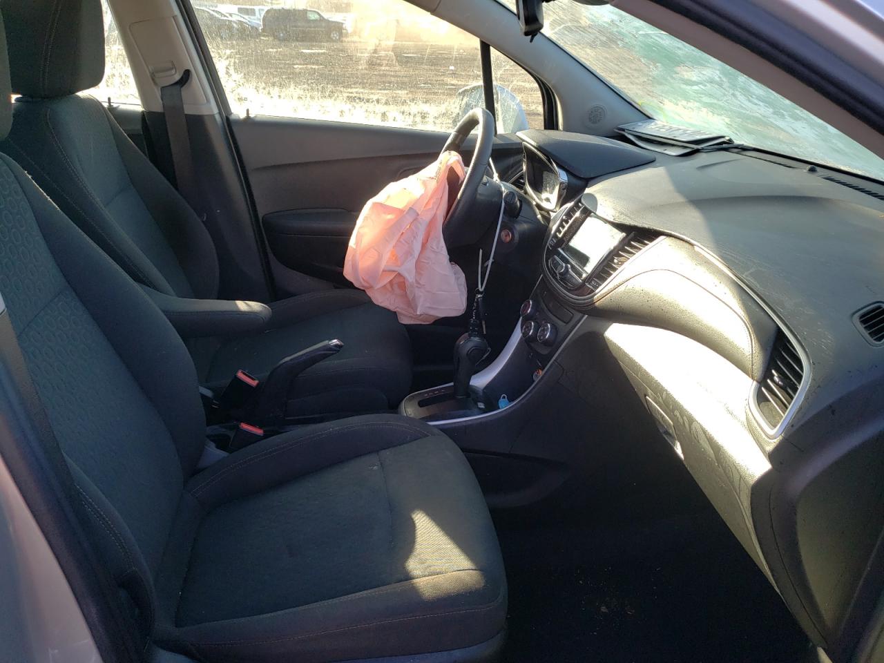 Photo 5 from auction – 2018 CHEVROLET TRAX LS with VIN KL7CJKSB2JB718897