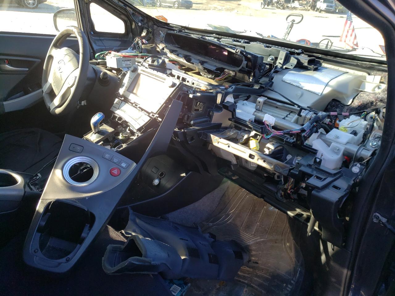Photo 9 from auction – 2012 TOYOTA PRIUS with VIN JTDKN3DU6C1539360