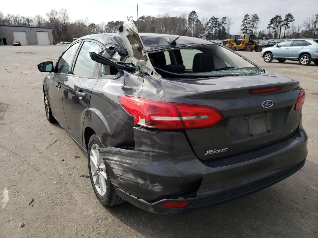 Photo 3 from auction – 2015 FORD FOCUS SE with VIN 1FADP3F22FL330422