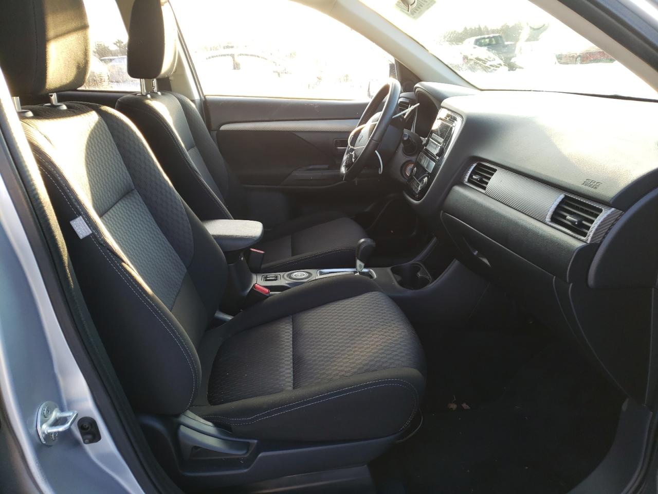 Photo 5 from auction – 2015 MITSUBISHI OUTLANDER with VIN JA4AZ2A35FZ603149
