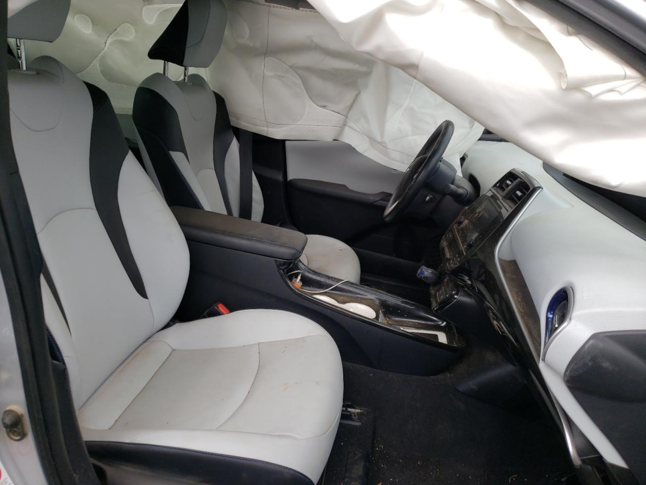 Photo 5 from auction – 2016 TOYOTA PRIUS with VIN JTDKARFU9G3021104