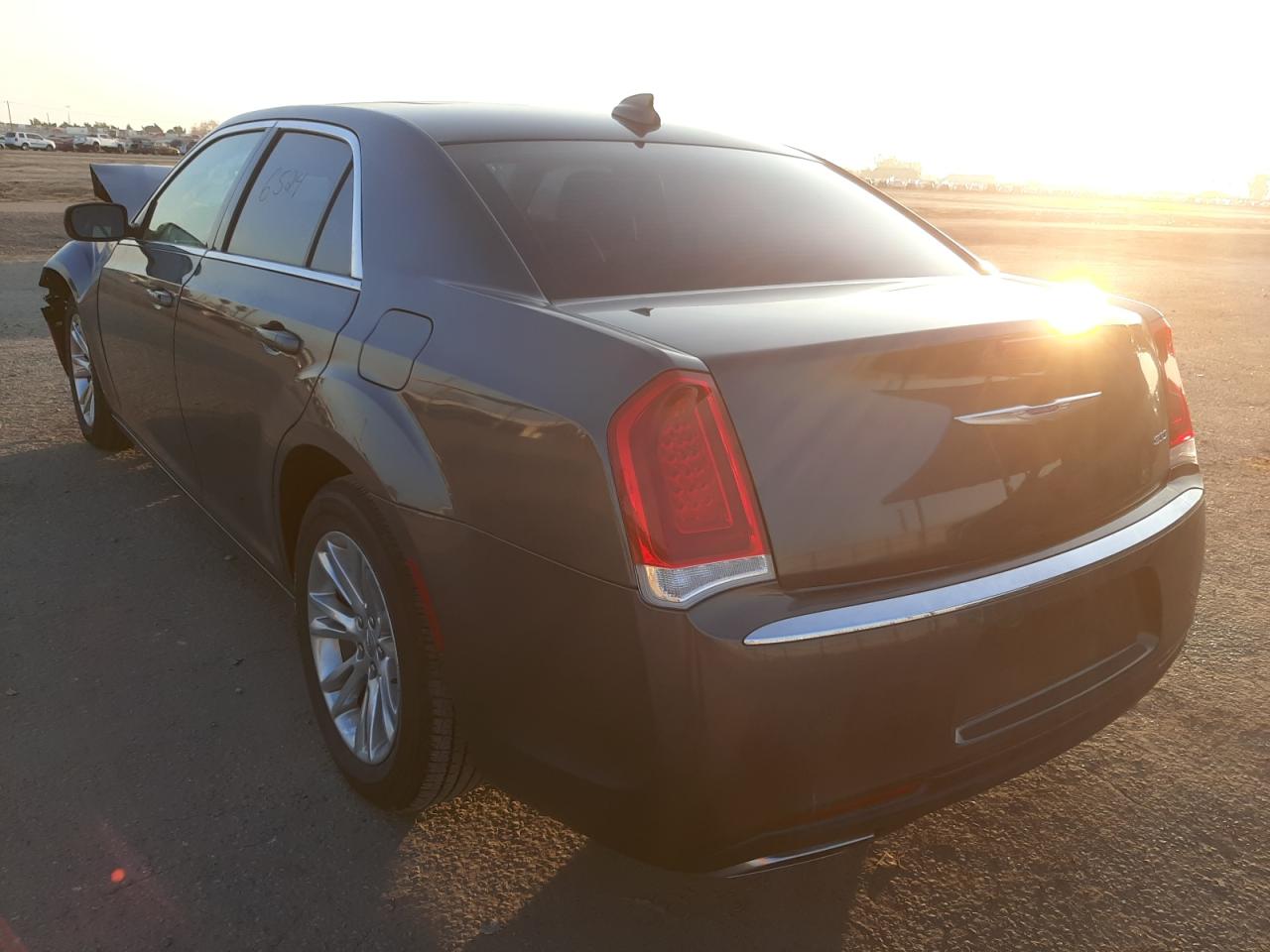 Photo 3 from auction – 2019 CHRYSLER 300 TOURIN with VIN 2C3CCAAG8KH679203