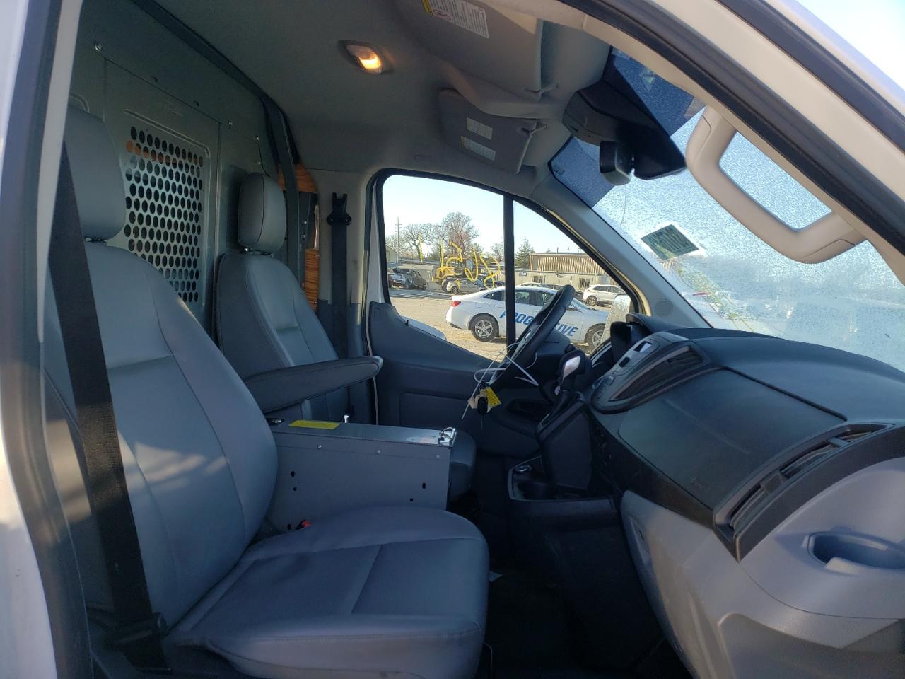 Photo 5 from auction – 2018 FORD TRANSIT T- with VIN 1FTYR1ZM2JKA51719
