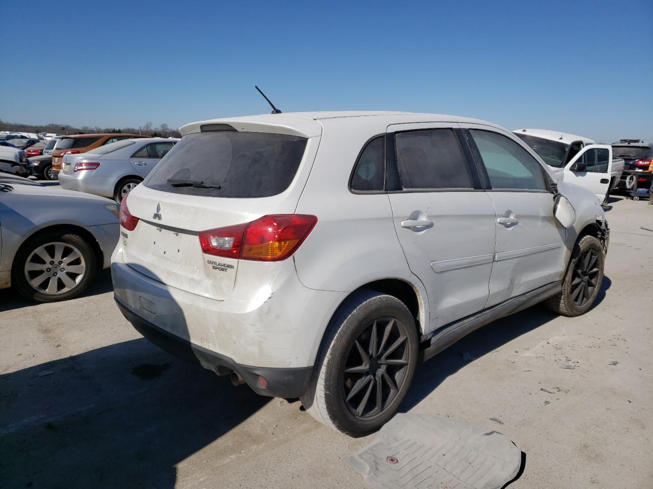 Zdjęcie 4 z aukcji – 2015 MITSUBISHI OUTLANDER z VIN 4A4AP3AU6FE039814