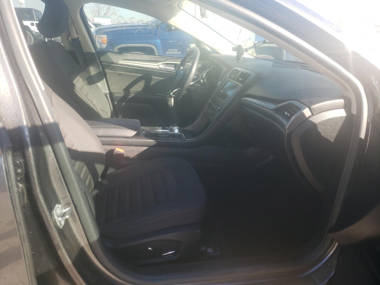 Photo 5 from auction – 2017 FORD FUSION SE with VIN 3FA6P0LU2HR245212