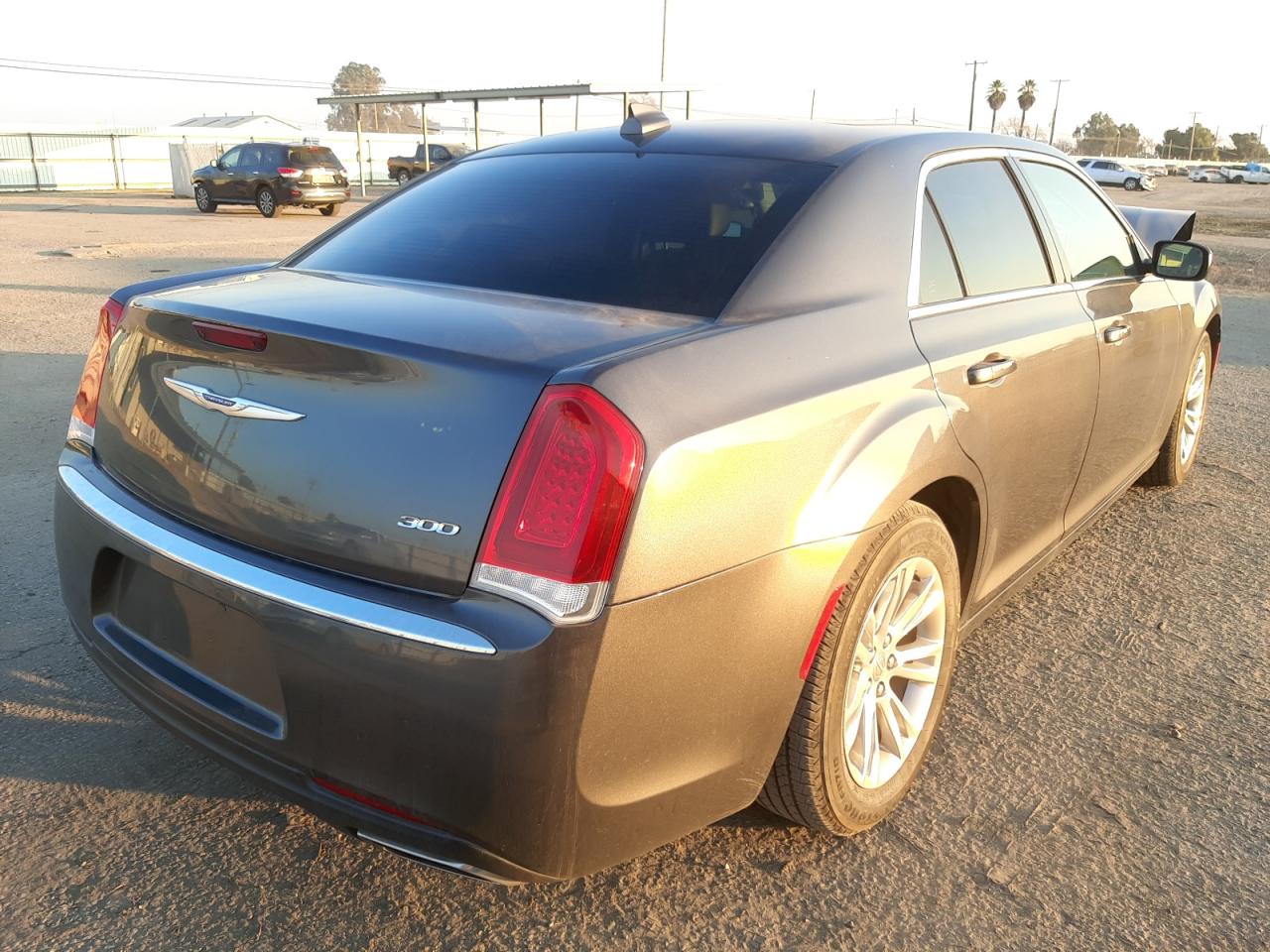 Photo 4 from auction – 2019 CHRYSLER 300 TOURIN with VIN 2C3CCAAG8KH679203